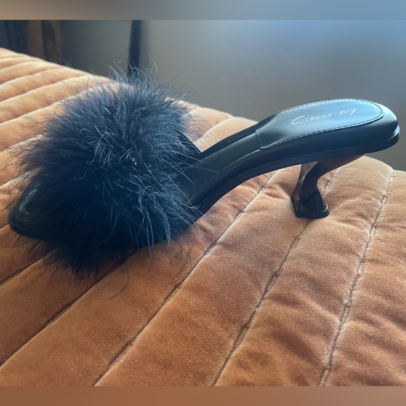 EUC Circus by Sam Edelman Florence Feather Heeled Sandals - Picture 4 of 14